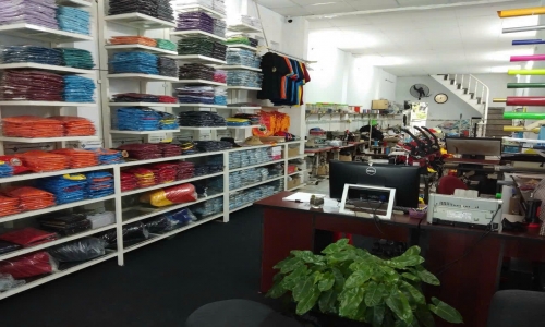 Có phải cứ là startup nhỏ thì không xứng đáng có đồng phục xịn?